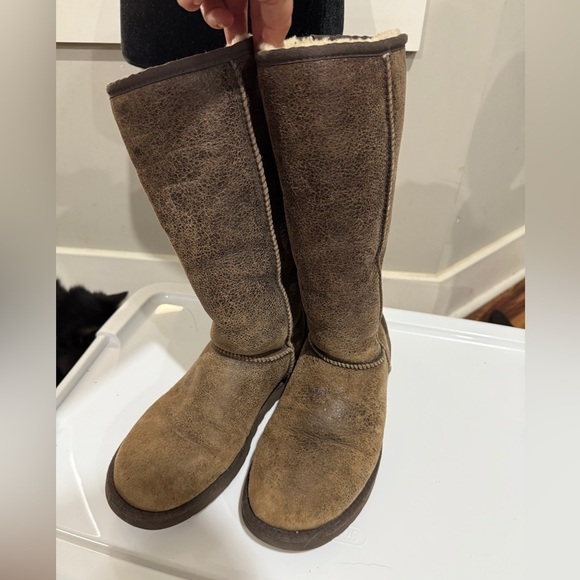 UGG Brown Winter Boots - Picture 1 of 3